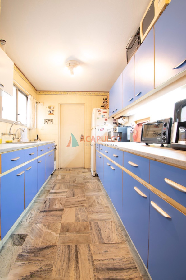 Apartamento Ref.6088/Venta-apartamento-3-dormitorios-servicio-garaje-en-Pocitos - Venta apartamento 3 dormitorios servicio garaje en Pocitos
