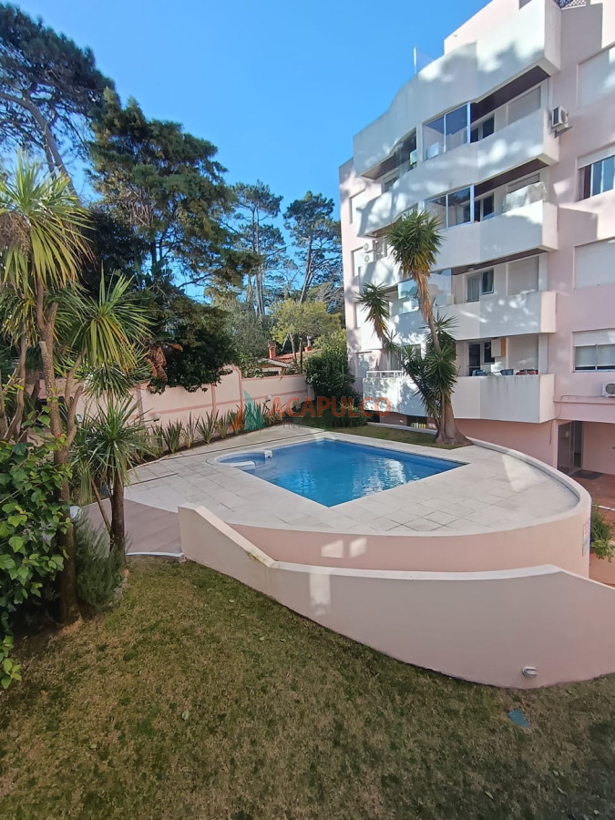 Apartamento Ref.1100/Venta-Apartamento-en-Mansa-a-300-Mts-del-Mar---Punta-del-Este - Venta Apartamento en Mansa a 300 Mts del Mar - Punta del Este