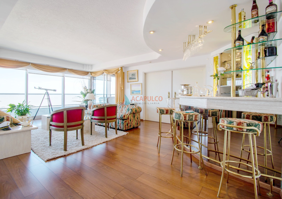 Apartamento ID.6317 - Venta apartamento 4 dormitorios, 4 baños, parrillero, 2 garajes,  vista al MAR