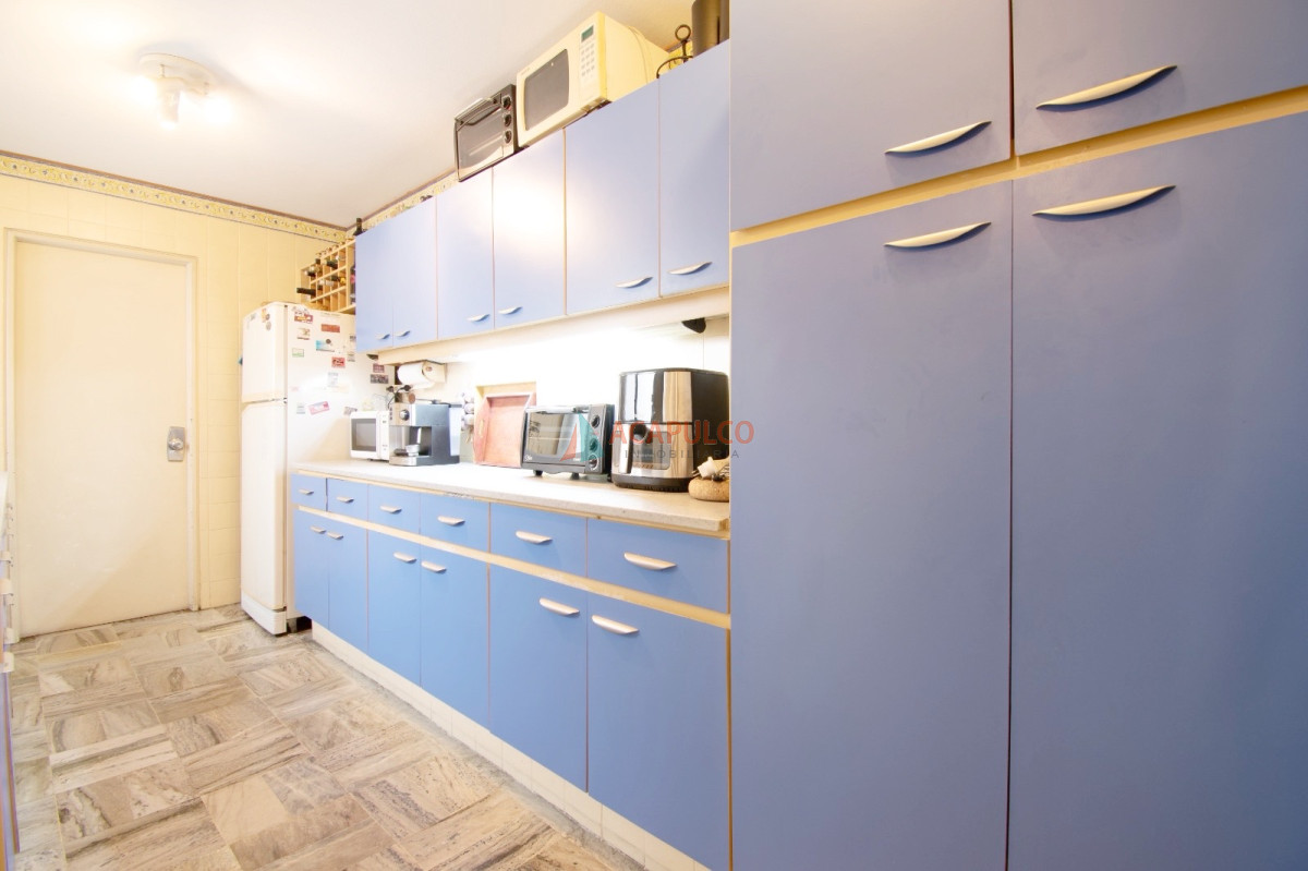 Apartamento Ref.6088/Venta-apartamento-3-dormitorios-servicio-garaje-en-Pocitos - Venta apartamento 3 dormitorios servicio garaje en Pocitos