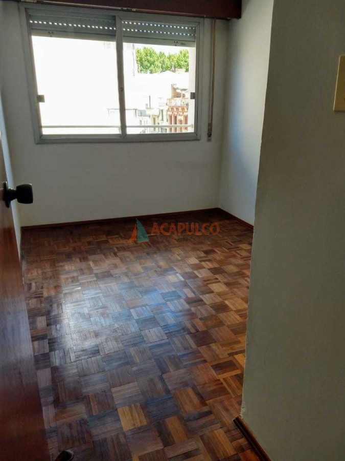 Apartamento ID.5418 - Venta apartamento 3 dormitorios, a 1 cuadra de la Rambla