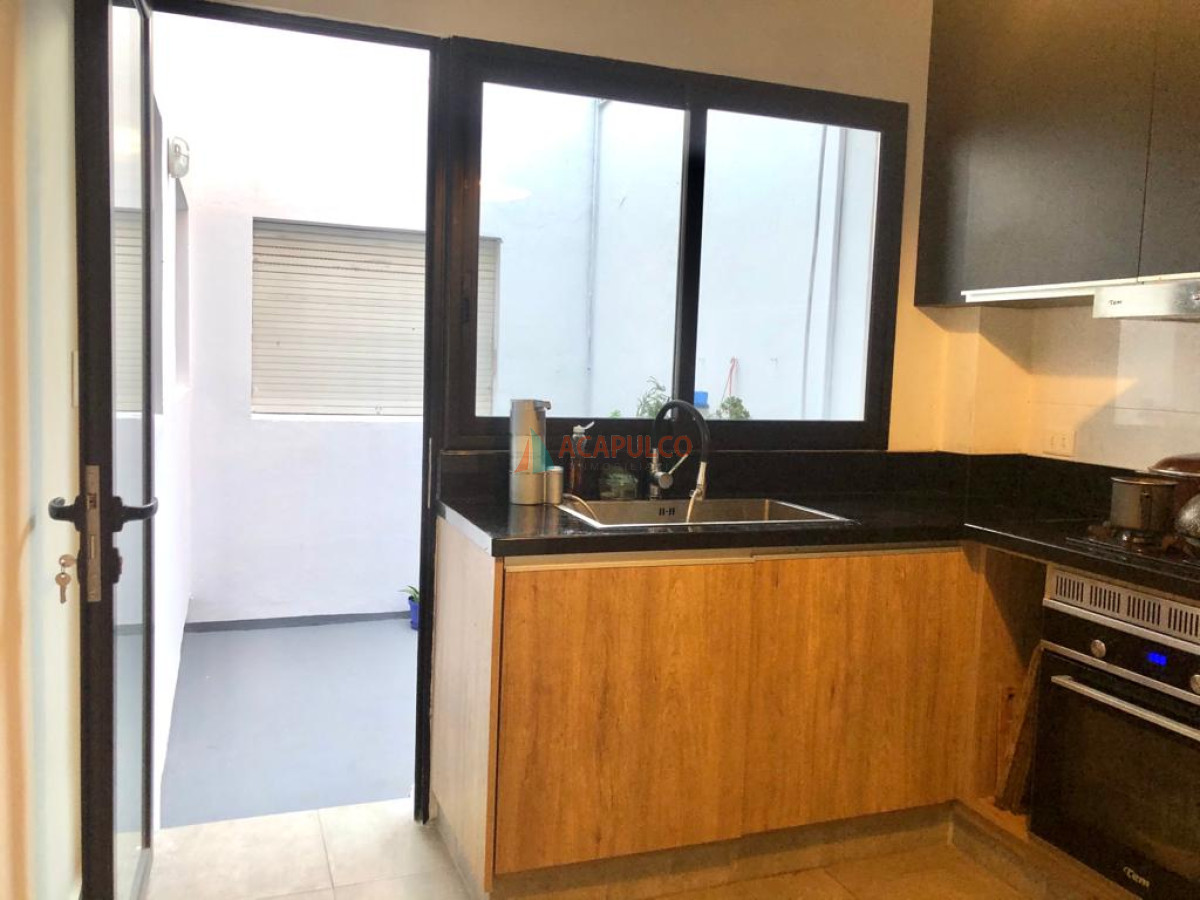 Apartamento ID.5611 - Alquiler apartamento 3 dormitorios, 2 baños Estufa a leña en Pocitos