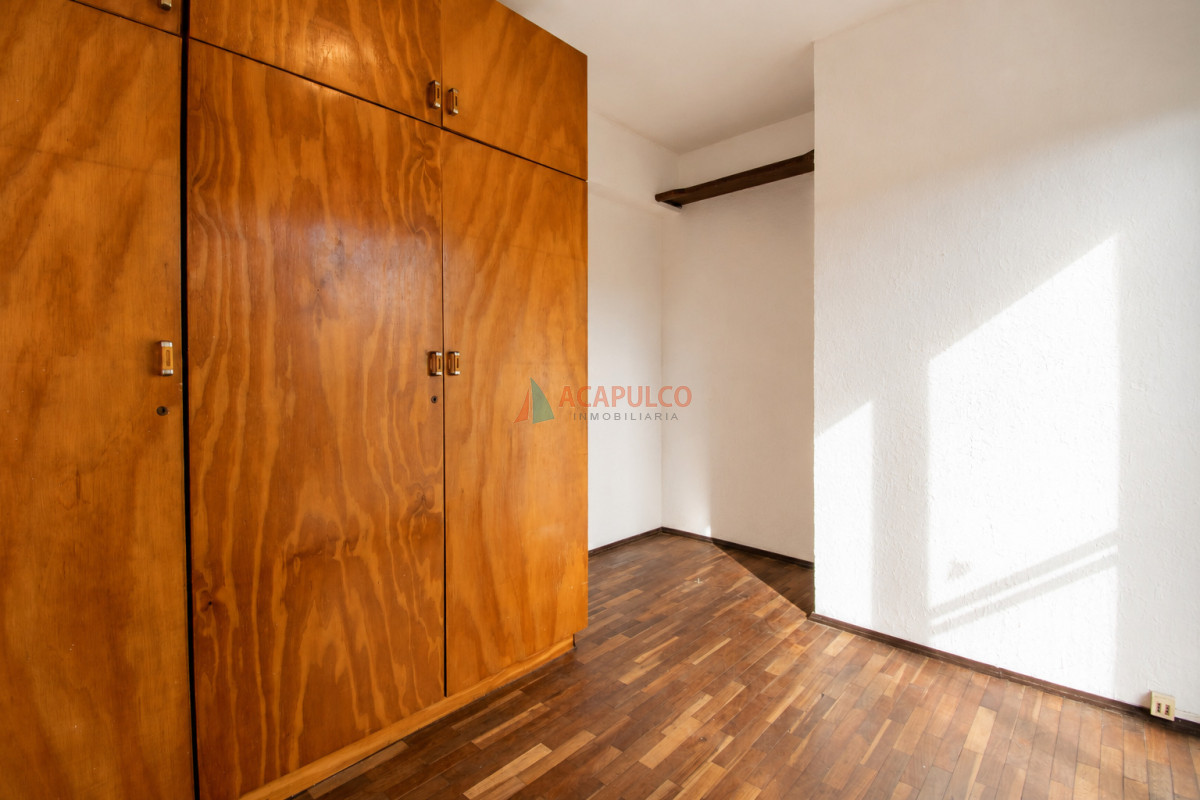 Apartamento ID.6478 - Alquiler apartamento 2 dormitorios, 1 baño y terraza en Ciudad Vieja