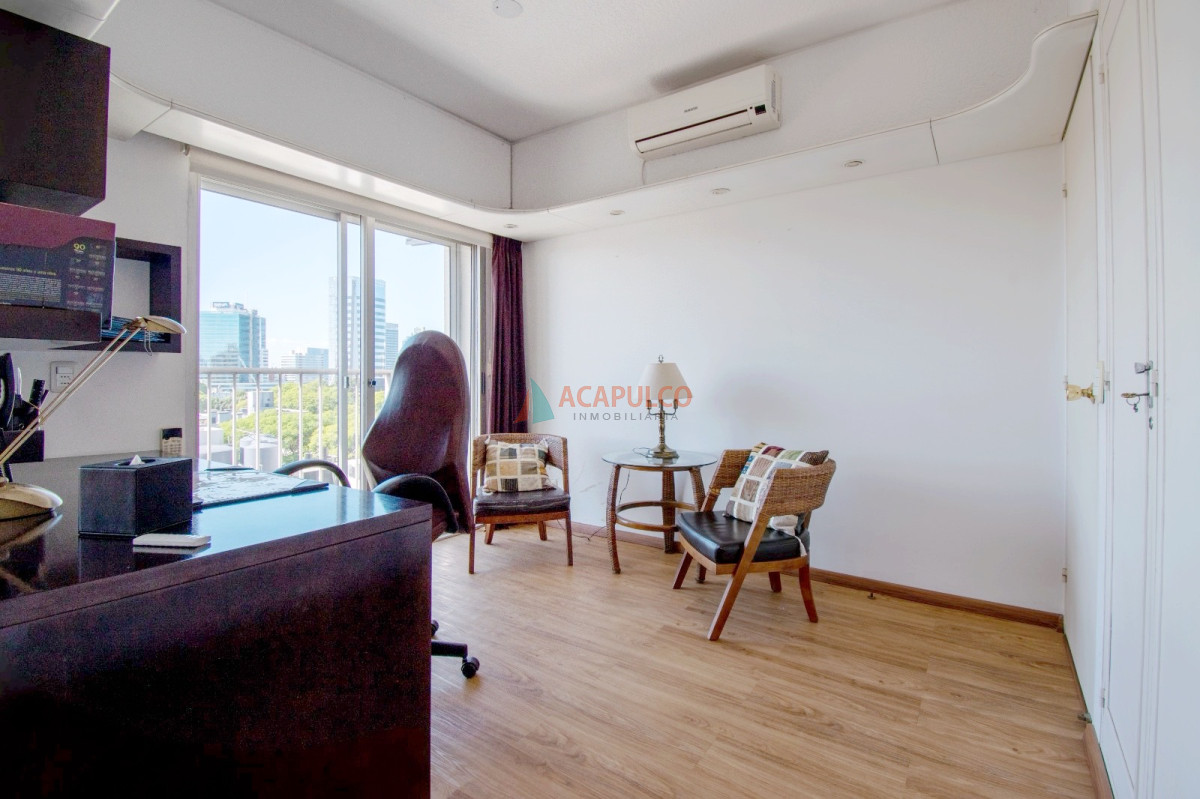 Apartamento ID.6317 - Venta apartamento 4 dormitorios, 4 baños, parrillero, 2 garajes,  vista al MAR