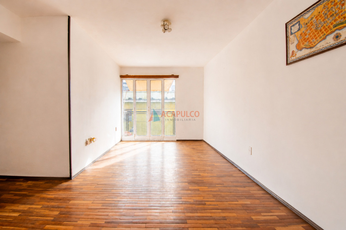 Apartamento ID.6478 - Alquiler apartamento 2 dormitorios, 1 baño y terraza en Ciudad Vieja