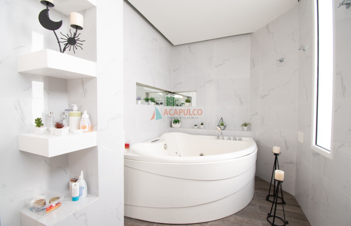 Apartamento ID.6317 - Venta apartamento 4 dormitorios, 4 baños, parrillero, 2 garajes,  vista al MAR