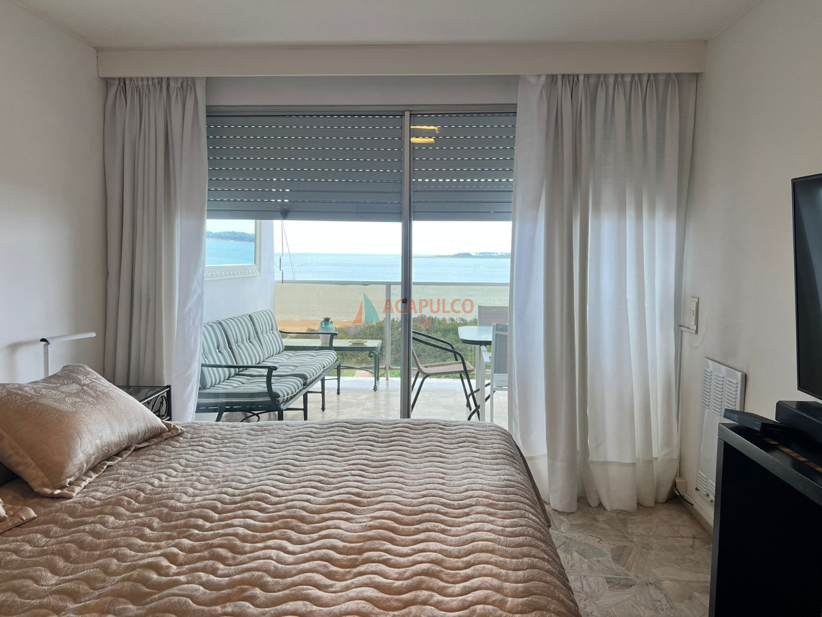 Apartamento Ref.4730/Espléndido-semipiso-4-dorm.-y-servicio-frente-al-mar-en-la-Mansa---Tequendama - Espléndido semipiso 4 dorm. y servicio frente al mar en la Mansa - Tequendama