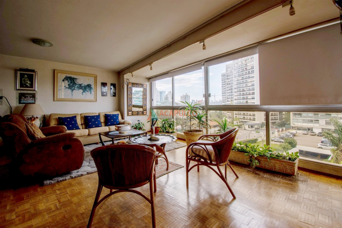 Apartamento Ref.6099/Venta-Apartamento-3-Dormitorios--garaje-en-Pocitos - Venta Apartamento 3 Dormitorios  garaje en Pocitos
