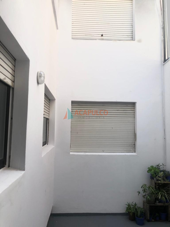 Apartamento ID.5611 - Alquiler apartamento 3 dormitorios, 2 baños Estufa a leña en Pocitos