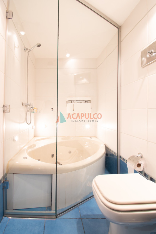 Apartamento Ref.6088/Venta-apartamento-3-dormitorios-servicio-garaje-en-Pocitos - Venta apartamento 3 dormitorios servicio garaje en Pocitos