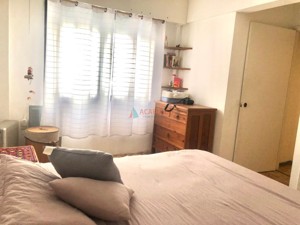 Apartamento ID.5611 - Alquiler apartamento 3 dormitorios, 2 baños Estufa a leña en Pocitos