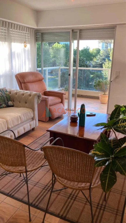 Apartamento Ref.4598/Apartamento-en-venta-de-2-dormitorios-sobre-Roosevelt,-zona-Cantegril - Apartamento en venta de 2 dormitorios sobre Roosevelt, zona Cantegril