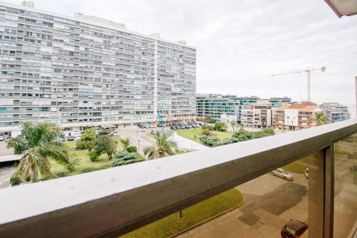 Apartamento Ref.6088/Venta-apartamento-3-dormitorios-servicio-garaje-en-Pocitos - Venta apartamento 3 dormitorios servicio garaje en Pocitos