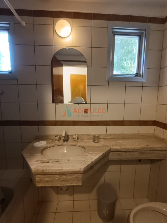 Apartamento Ref.1100/Venta-Apartamento-en-Mansa-a-300-Mts-del-Mar---Punta-del-Este - Venta Apartamento en Mansa a 300 Mts del Mar - Punta del Este