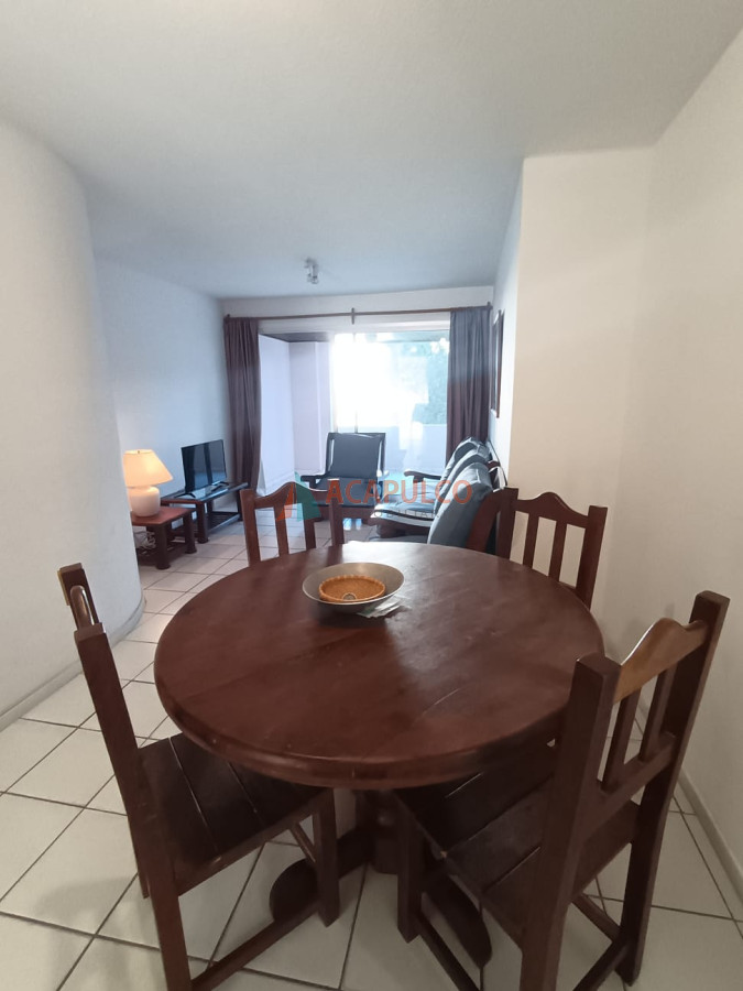 Apartamento Ref.1100/Venta-Apartamento-en-Mansa-a-300-Mts-del-Mar---Punta-del-Este - Venta Apartamento en Mansa a 300 Mts del Mar - Punta del Este