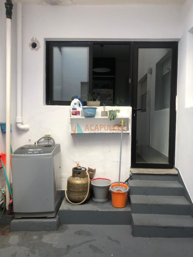 Apartamento ID.5611 - Alquiler apartamento 3 dormitorios, 2 baños Estufa a leña en Pocitos