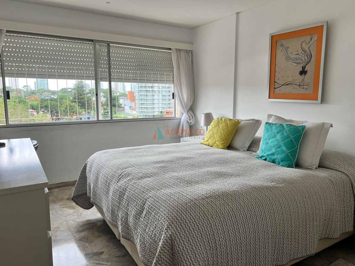 Apartamento Ref.4730/Espléndido-semipiso-4-dorm.-y-servicio-frente-al-mar-en-la-Mansa---Tequendama - Espléndido semipiso 4 dorm. y servicio frente al mar en la Mansa - Tequendama