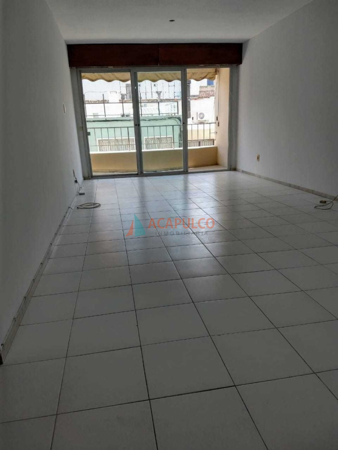 Apartamento ID.5418 - Venta apartamento 3 dormitorios, a 1 cuadra de la Rambla