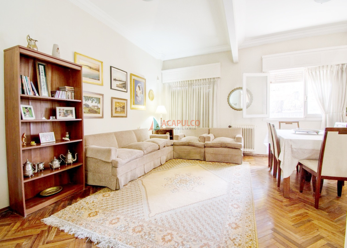 Apartamento Ref.6067/Venta-apartamento-3-dormitorios,-patio-y-garaje-en-Pocitos - Venta apartamento 3 dormitorios, patio y garaje en Pocitos