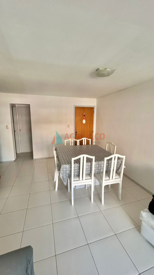 Apartamento ID.1441 - Apartamento de 1 dormitorio y medio con parrillero propio en edificio frente al mar con piscina