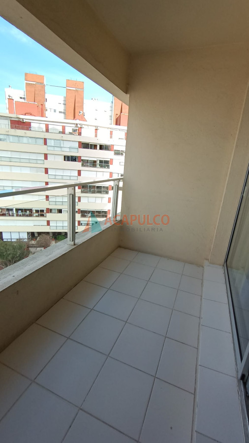 Apartamento Ref.211/Muy-buen-apartamento-en-la-brava.-Con-vista--a-100-metros-del-mar.- - Muy buen apartamento de 1 dormitorio en la brava. Con vista  a 100 metros del mar. 