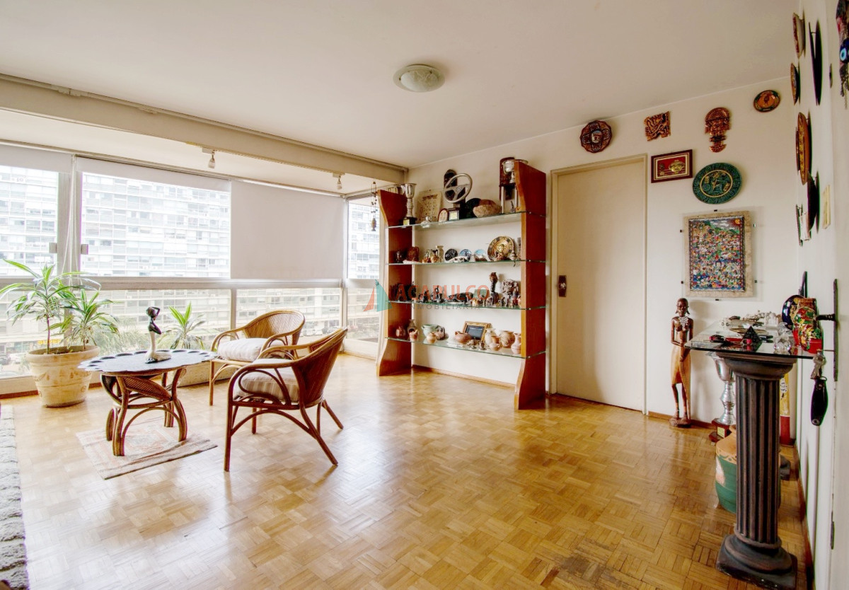 Apartamento Ref.6088/Venta-apartamento-3-dormitorios-servicio-garaje-en-Pocitos - Venta apartamento 3 dormitorios servicio garaje en Pocitos