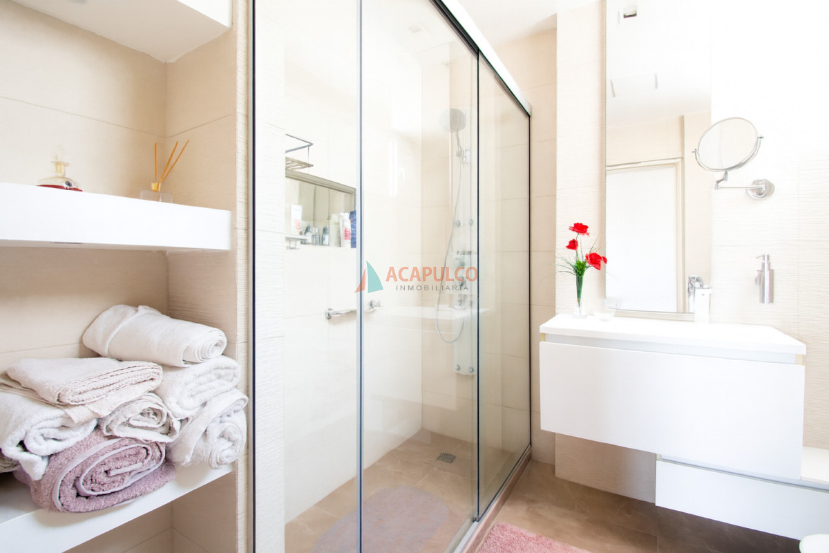 Apartamento ID.6317 - Venta apartamento 4 dormitorios, 4 baños, parrillero, 2 garajes,  vista al MAR