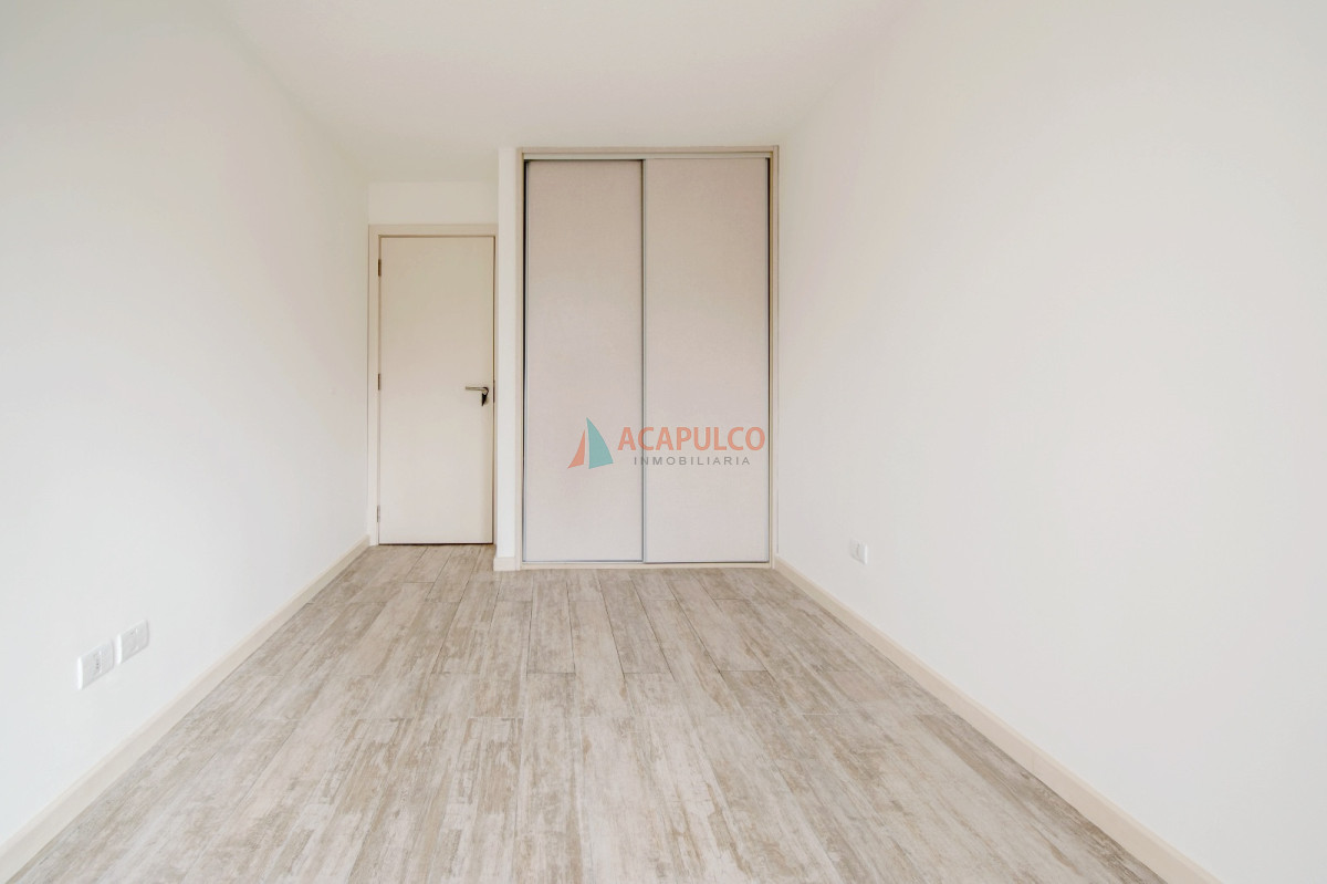 Apartamento ID.6472 - Alquiler apartamento 1 doritorio en Pocitos a metros de la Rambla 