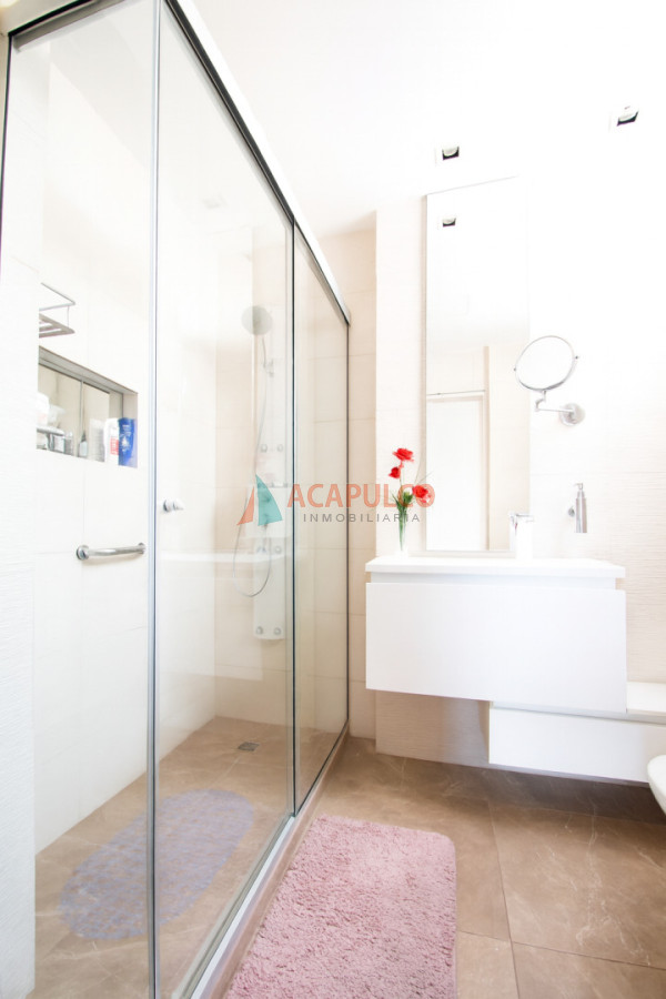 Apartamento ID.6317 - Venta apartamento 4 dormitorios, 4 baños, parrillero, 2 garajes,  vista al MAR