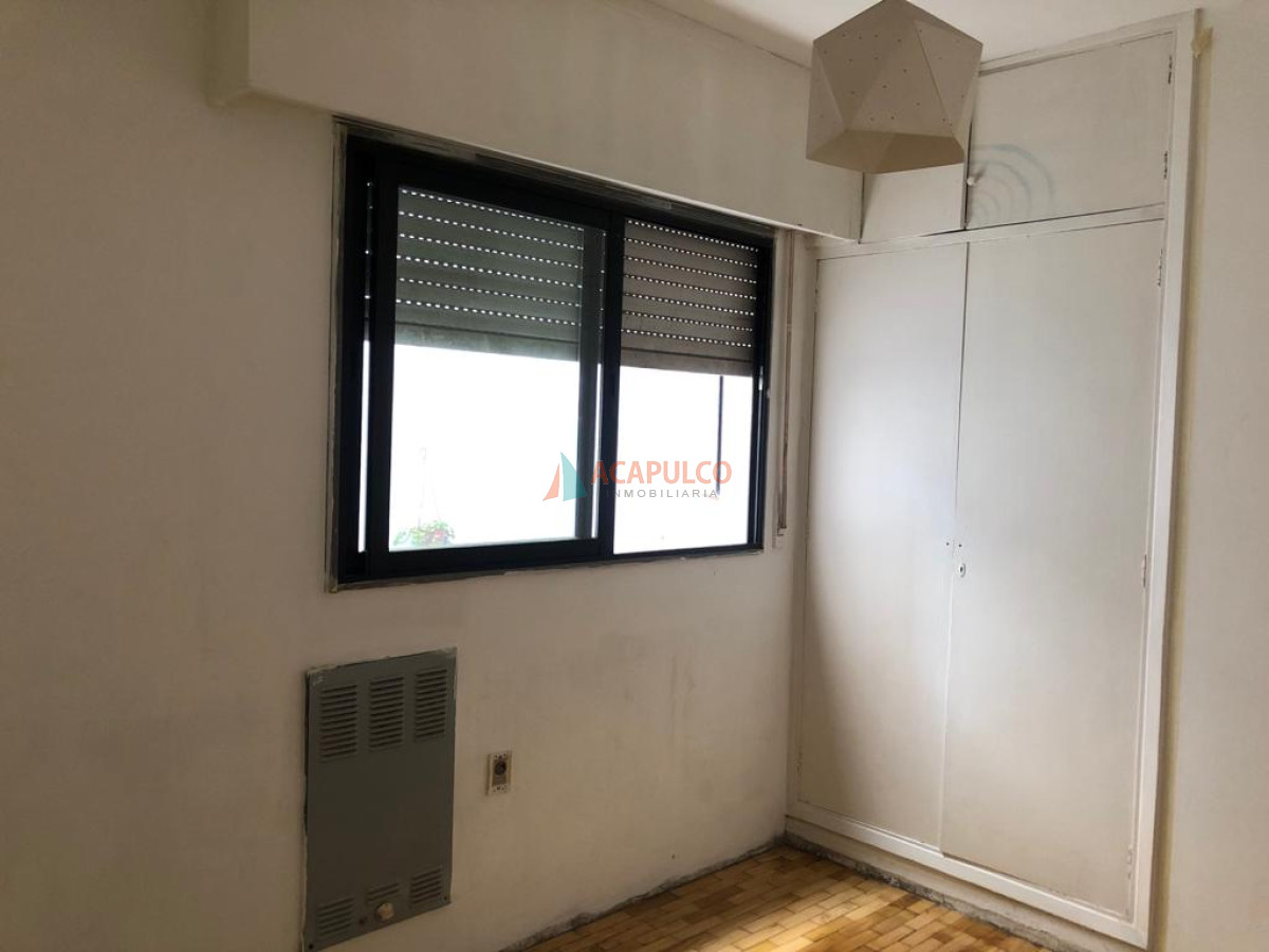 Apartamento ID.5611 - Alquiler apartamento 3 dormitorios, 2 baños Estufa a leña en Pocitos