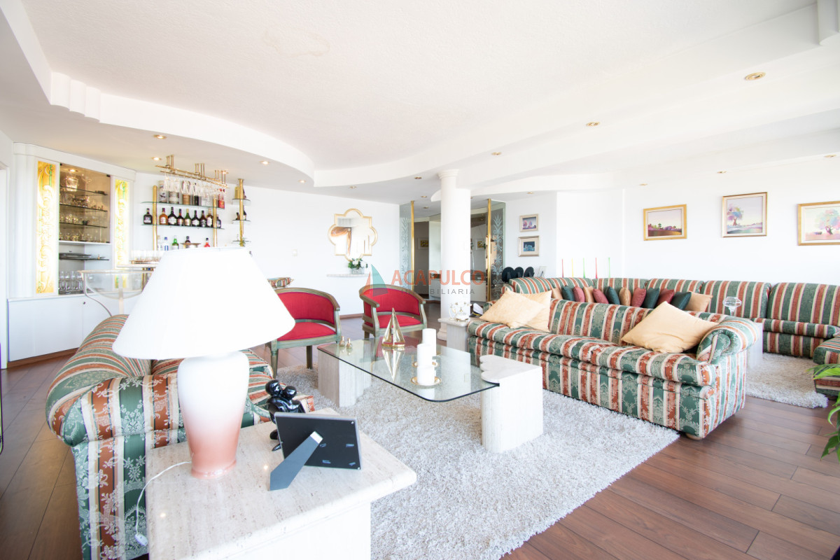 Apartamento ID.6317 - Venta apartamento 4 dormitorios, 4 baños, parrillero, 2 garajes,  vista al MAR