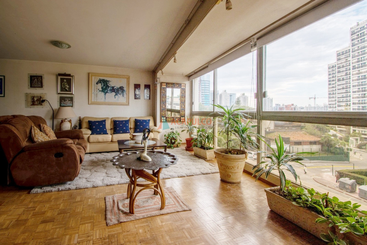 Apartamento Ref.6099/Venta-Apartamento-3-Dormitorios--garaje-en-Pocitos - Venta Apartamento 3 Dormitorios  garaje en Pocitos