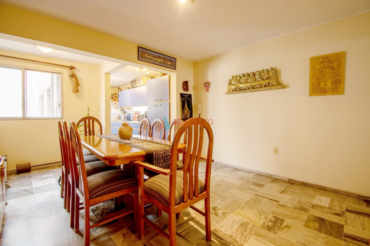 Apartamento Ref.6088/Venta-apartamento-3-dormitorios-servicio-garaje-en-Pocitos - Venta apartamento 3 dormitorios servicio garaje en Pocitos