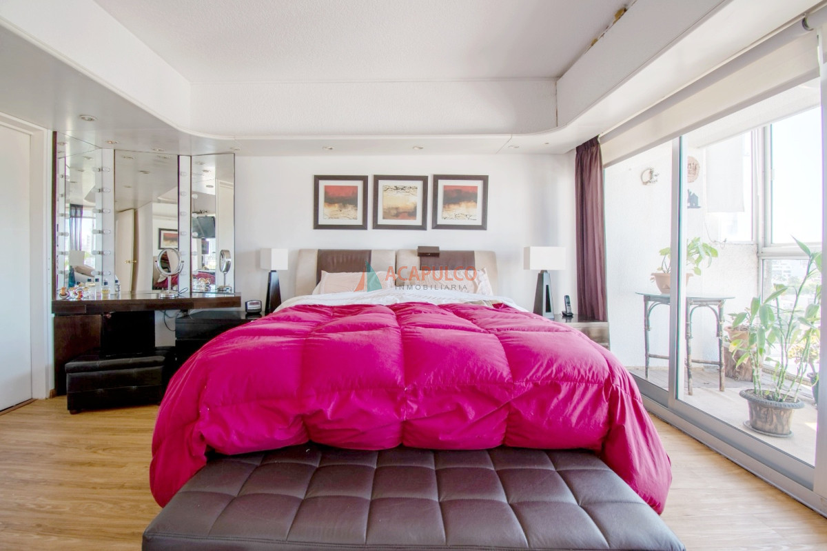 Apartamento ID.6317 - Venta apartamento 4 dormitorios, 4 baños, parrillero, 2 garajes,  vista al MAR