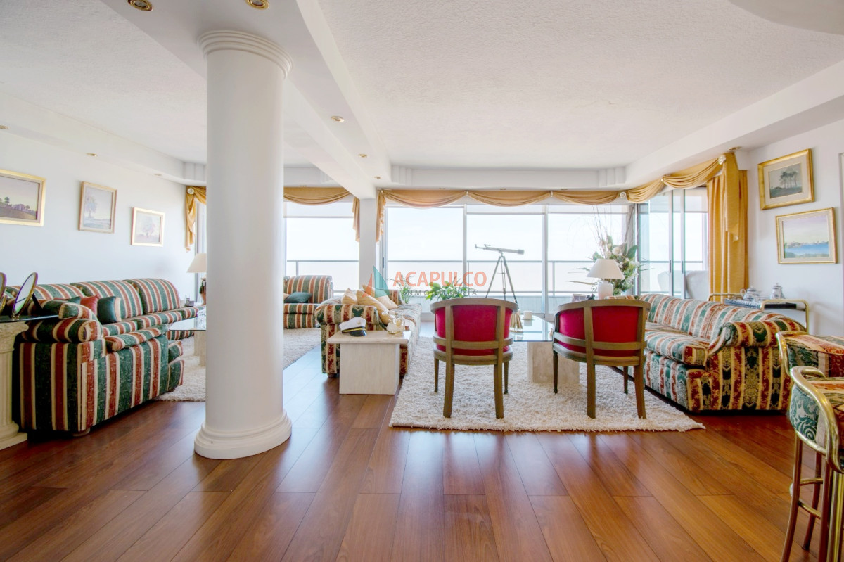 Apartamento ID.6317 - Venta apartamento 4 dormitorios, 4 baños, parrillero, 2 garajes,  vista al MAR