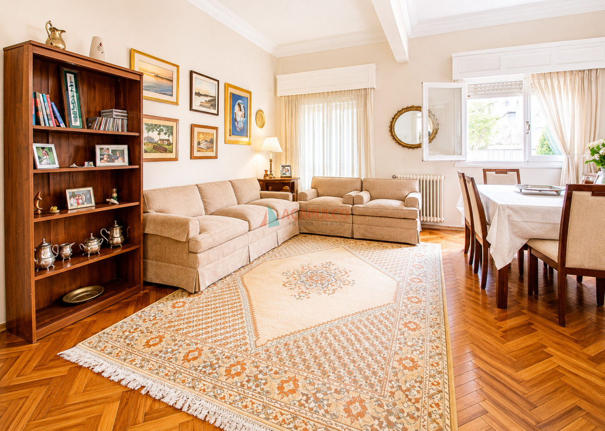 Apartamento ID.6067 - Venta apartamento 3 dormitorios, patio y garaje en Pocitos