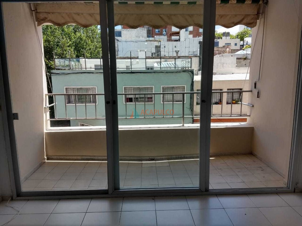 Apartamento ID.5418 - Venta apartamento 3 dormitorios, a 1 cuadra de la Rambla