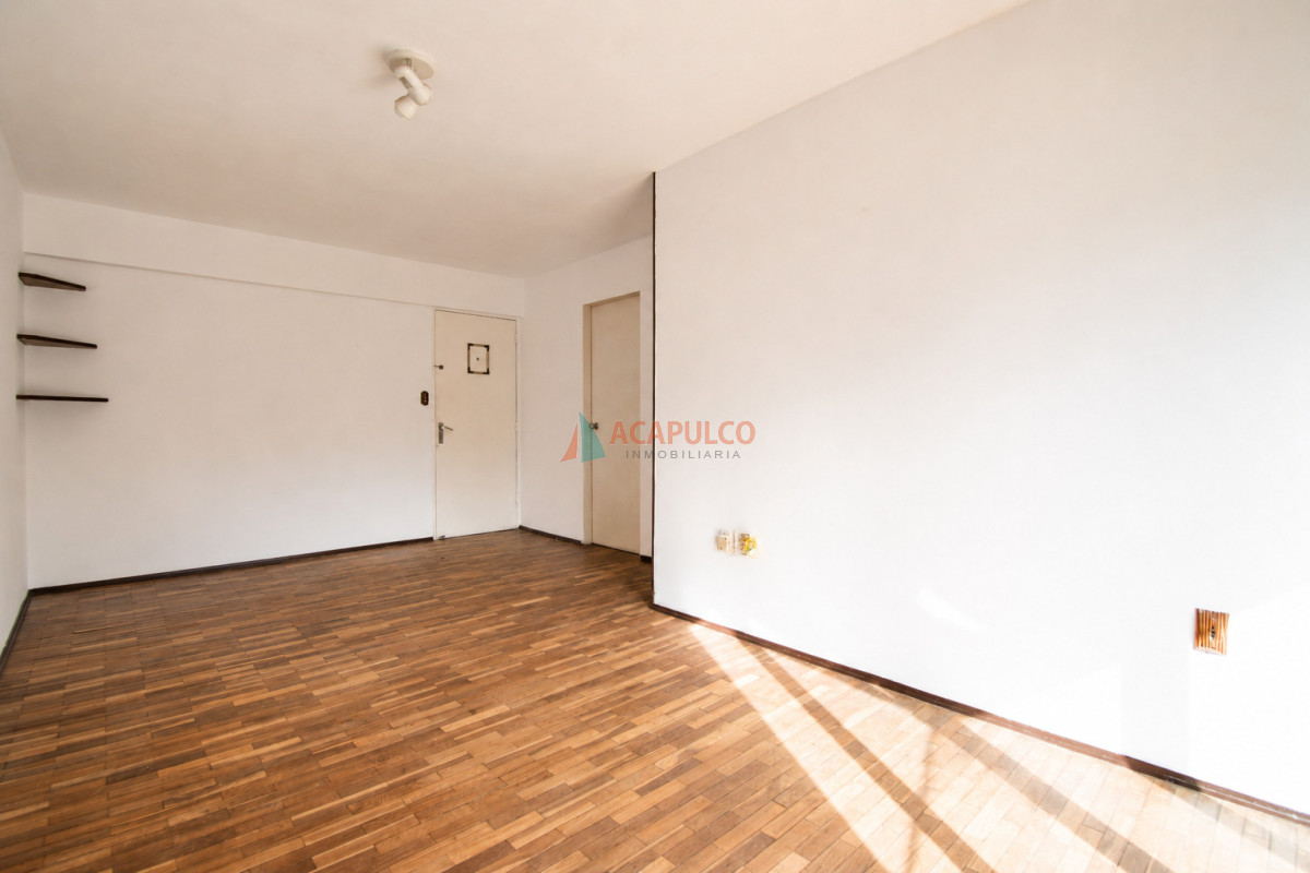 Apartamento ID.6478 - Alquiler apartamento 2 dormitorios, 1 baño y terraza en Ciudad Vieja