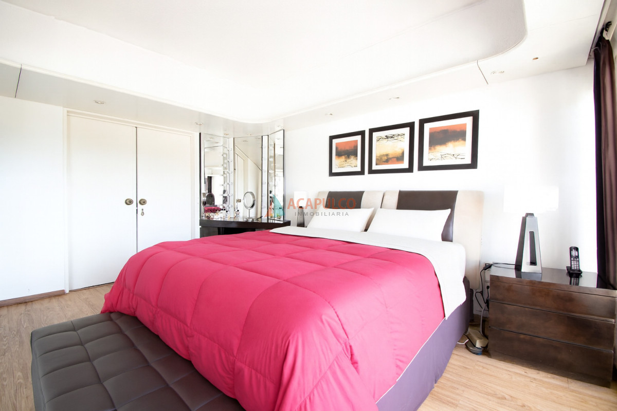 Apartamento ID.6317 - Venta apartamento 4 dormitorios, 4 baños, parrillero, 2 garajes,  vista al MAR