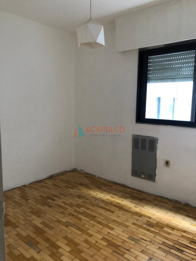 Apartamento ID.5611 - Alquiler apartamento 3 dormitorios, 2 baños Estufa a leña en Pocitos