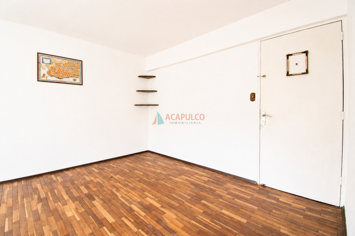 Apartamento ID.6478 - Alquiler apartamento 2 dormitorios, 1 baño y terraza en Ciudad Vieja