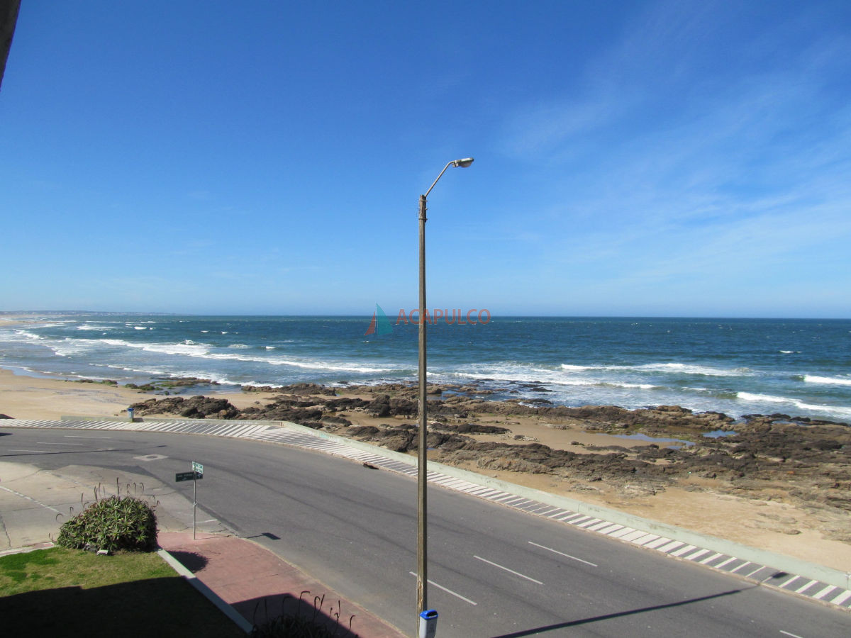 Apartamento Ref.1110/PENINSULA---APARTAMENTO-FRENTE-AL-MAR-DE-3-DORMITORIOS--PISCINA,-SEVICIO-DE-MUCAMAS.- - PENINSULA - APARTAMENTO FRENTE AL MAR DE 3 DORMITORIOS- PISCINA, SEVICIO DE MUCAMAS.-