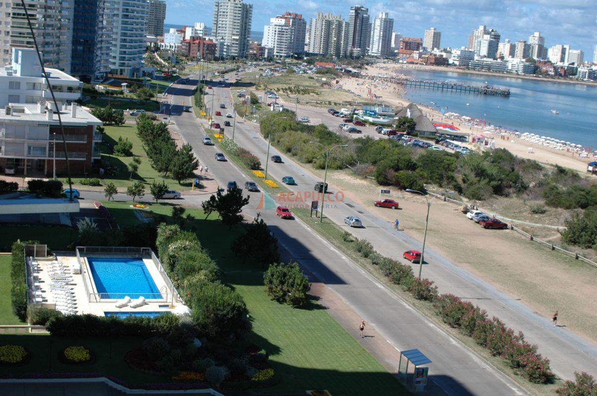 Apartamento Ref.1151/Gran-departamento-de-2-dormitorios-y-dependencia-de-servicio,-living-comedor,-cocina,-terraza,-garage-edificio-frente-al-mar - Gran departamento de 2 dormitorios y dependencia de servicio, living comedor, cocina, terraza, garage edificio frente al mar