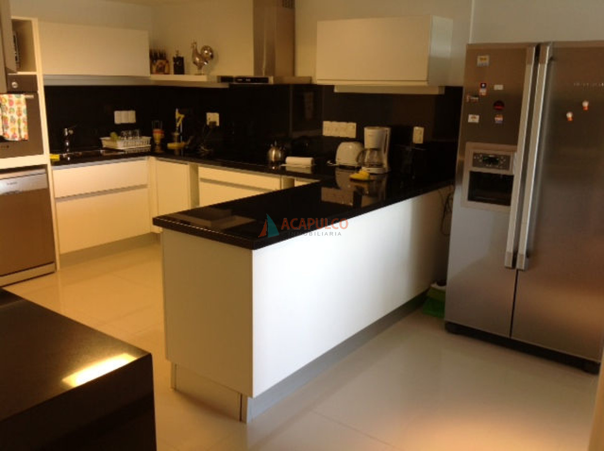 Apartamento ID.1401 - EDIFICIO DE PRIMER NIVEL FRENTE AL MAR. EXCELENTES SERVICIOS