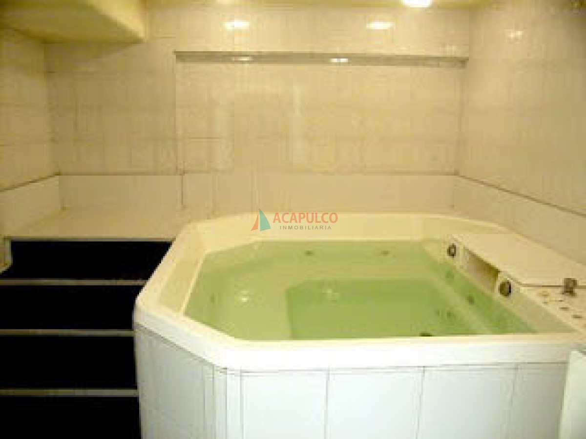 Apartamento Ref.360/BRAVA-PARADA-2-CON-SERVICIOS - APARTAMENTO EN ALQUILER DE TEMPORADA - 1 DORMITORIO, COCHERA - BRAVA PARADA 2 CON SERVICIOS - 