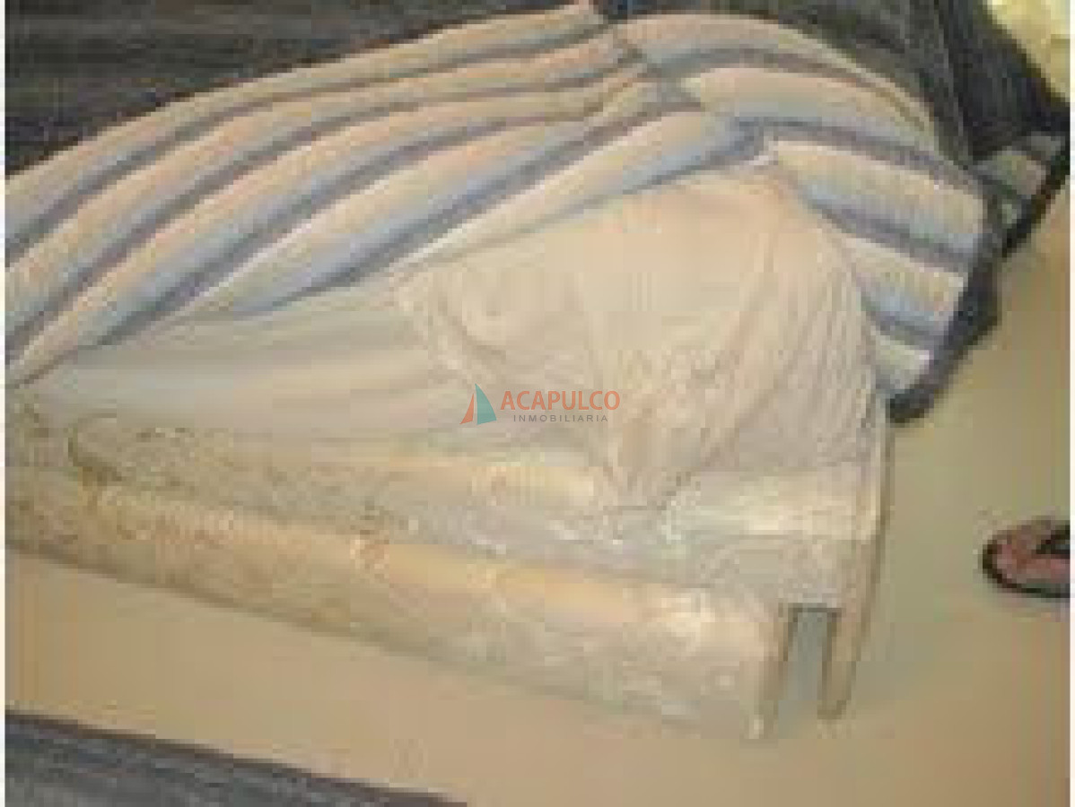 Apartamento ID.852 - Excelente apartamento con muy buenos servicios a metros del mar.-