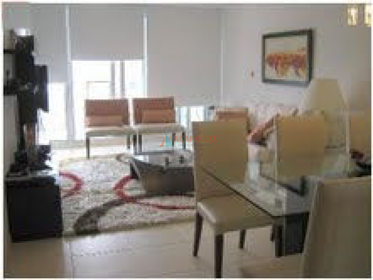 Apartamento ID.852 - Excelente apartamento con muy buenos servicios a metros del mar.-