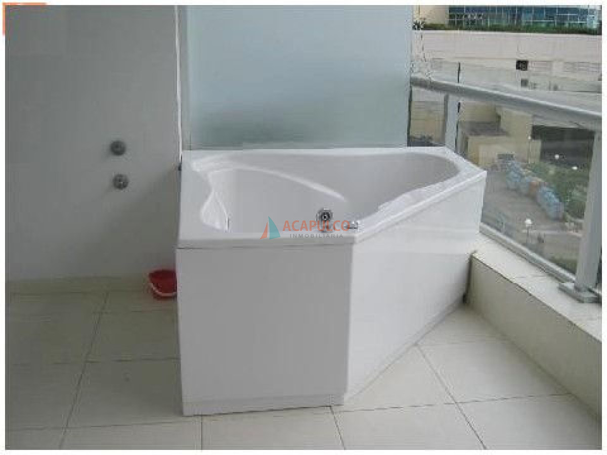 Apartamento ID.852 - Excelente apartamento con muy buenos servicios a metros del mar.-