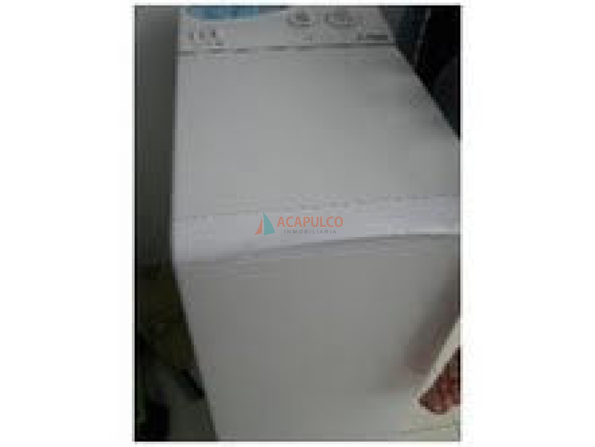 Apartamento ID.852 - Excelente apartamento con muy buenos servicios a metros del mar.-