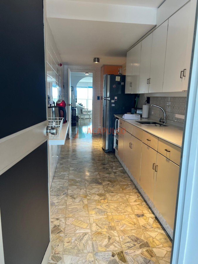 Apartamento Ref.4730/Espléndido-semipiso-4-dorm.-y-servicio-frente-al-mar-en-la-Mansa---Tequendama - Espléndido semipiso 4 dorm. y servicio frente al mar en la Mansa - Tequendama